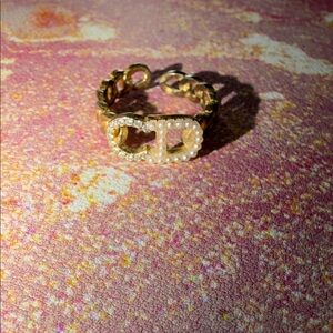 Elegant Gold and Pearl Women's Ring